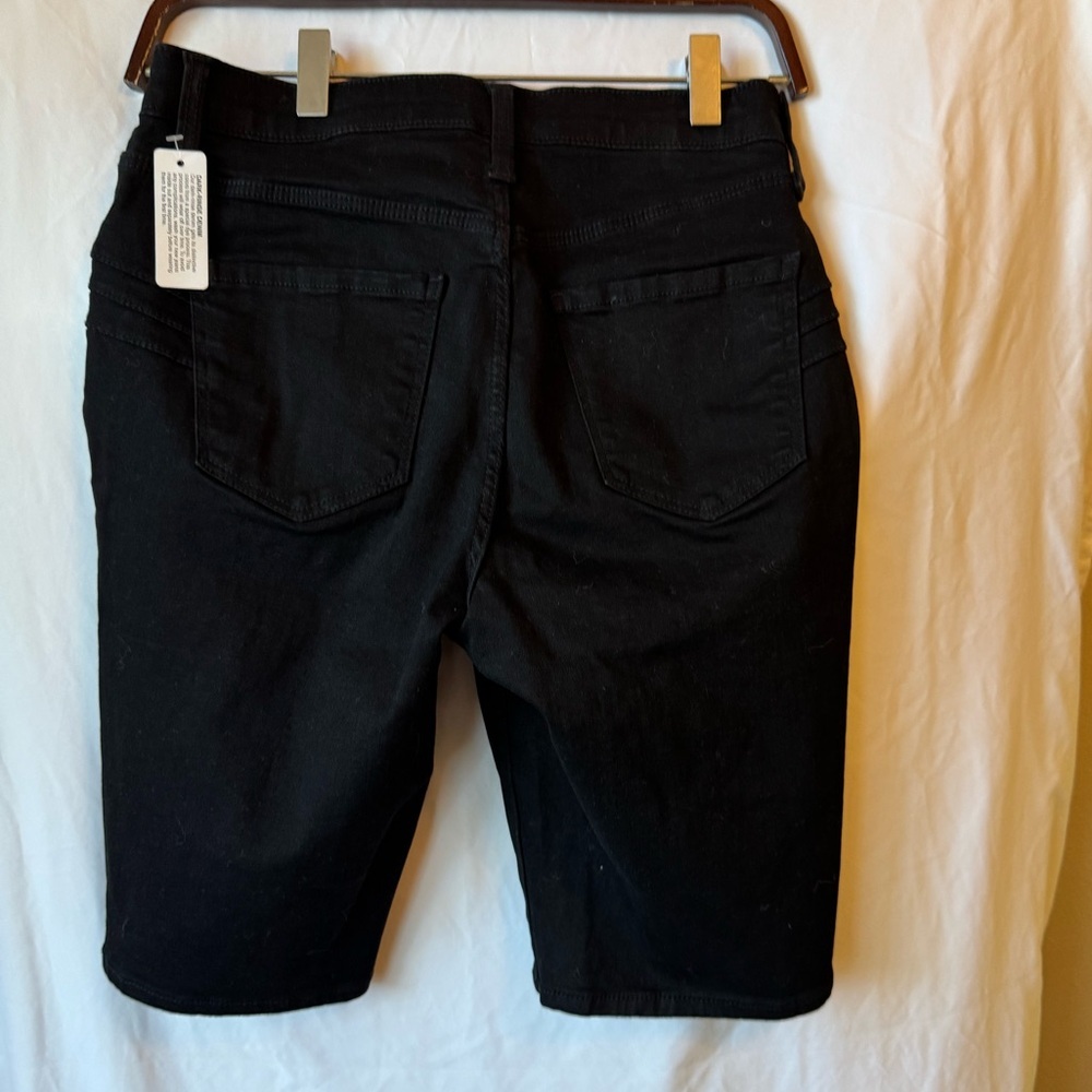 BOLD Elements Black Curvy Bermuda Shorts NWT Size 4 NWT - Picture 5 of 6